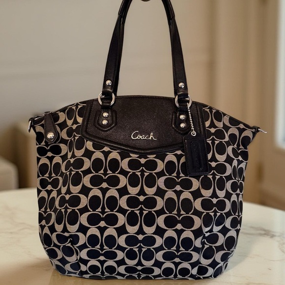 Coach Y2K Black & cream Shoulder Bag,signature C pattern in excellent condition - Picture 1 of 9
